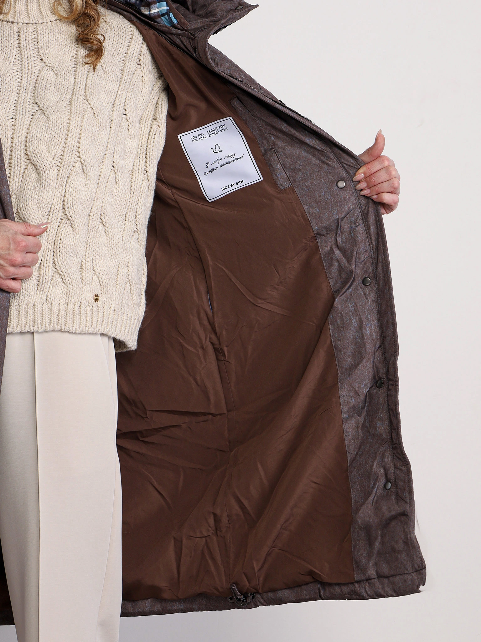 Пуховик коричневого цвета с двойным капюшоном